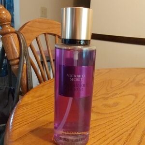 Victoria's Secret Cashmere Fleur Mist in Purple and Gold